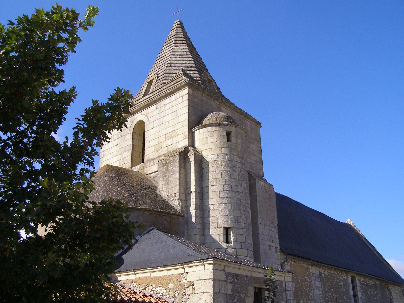 St Léger de Montbrun